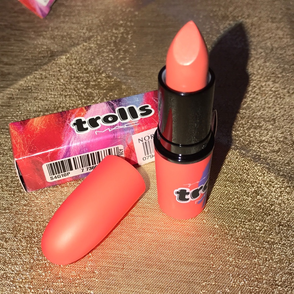 NIB MAC Trolls Lipstick in “Sushi Kiss”